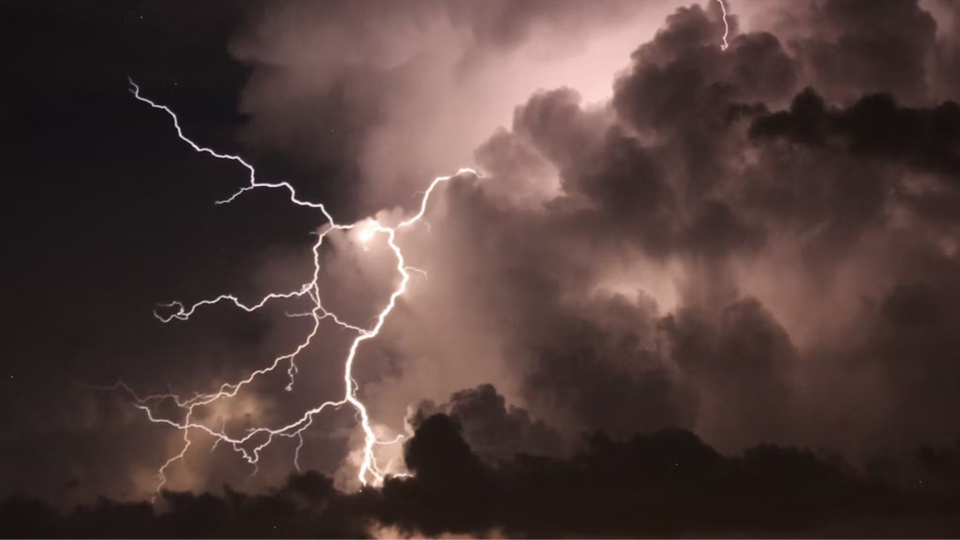 Record-setting Pineapple-sized Hail Crashes Down On Texas